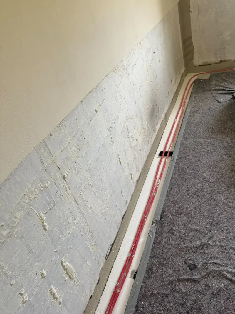 Isolation zurück: Foto von der Baustelle